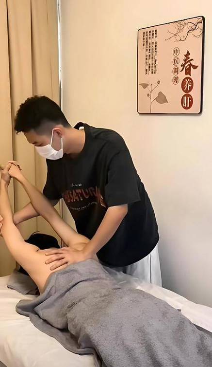 搭讪人妻自宅中文字幕的相关介绍