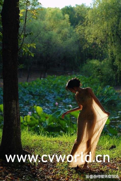 欧美18美女zooz的相关介绍