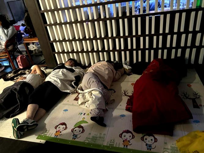 亚洲男人的天堂在线99的相关介绍