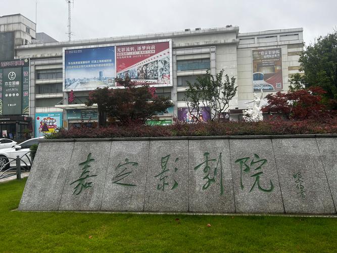 18岁姑娘黄色片的相关介绍