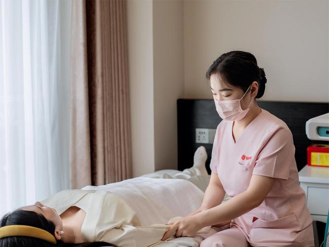 美女穿白丝袜操的相关介绍
